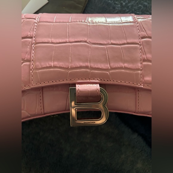 Brand new BALENCIAGA
Hourglass Crocodile Embossed Chain Wallet Pink 100% - Picture 10 of 11